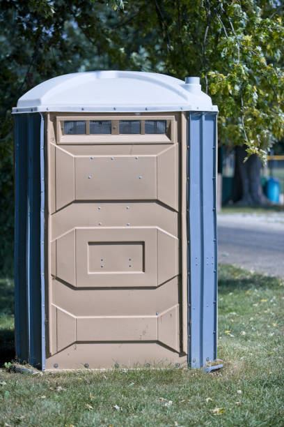 Best Porta potty delivery and setup  in Almont, MI